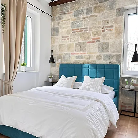 Agora Apartment *