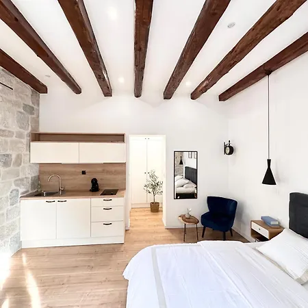 Agora Apartment *