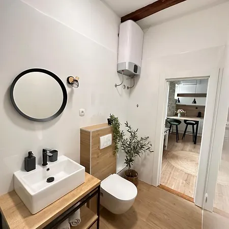 Agora Apartment Split
