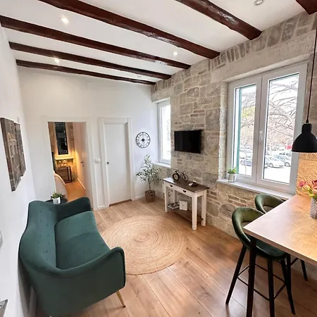 Agora Apartment *